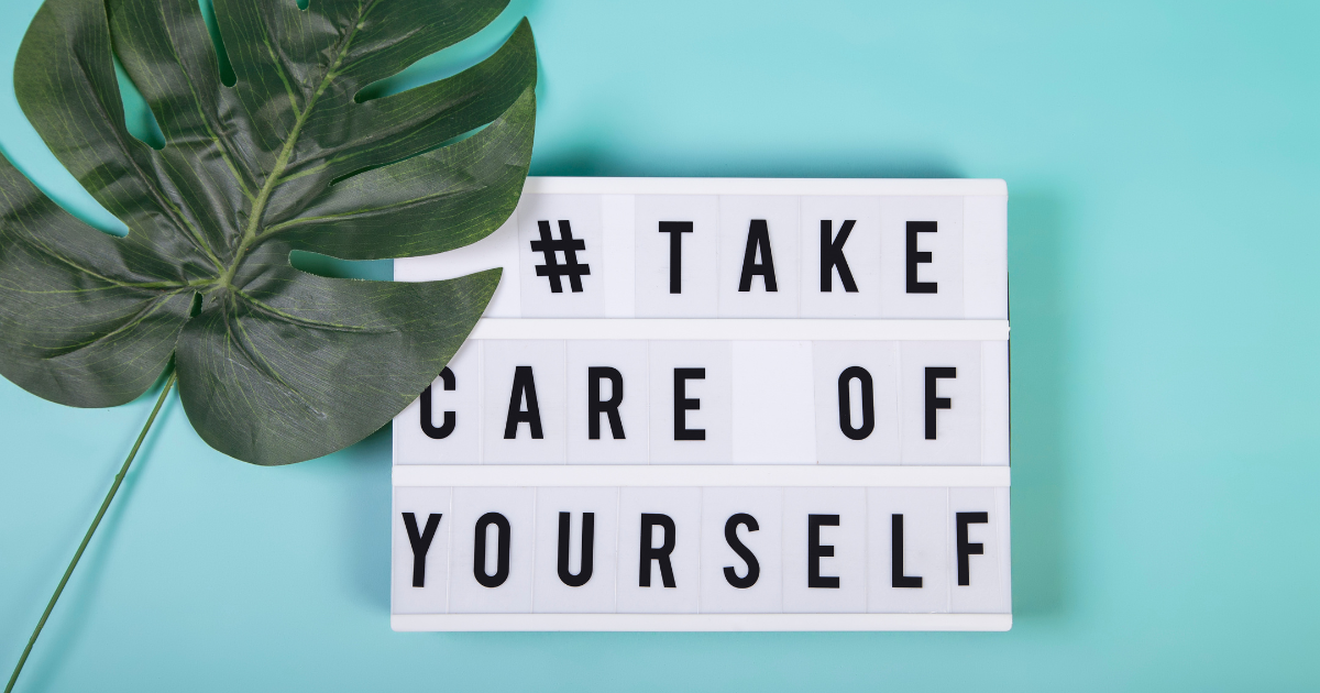 Immagine con scritto take care of yourself ovvero prenditi cura di te